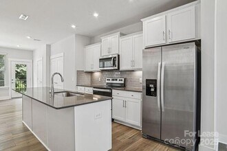 4375 Raleigh St in Charlotte, NC - Building Photo - Building Photo