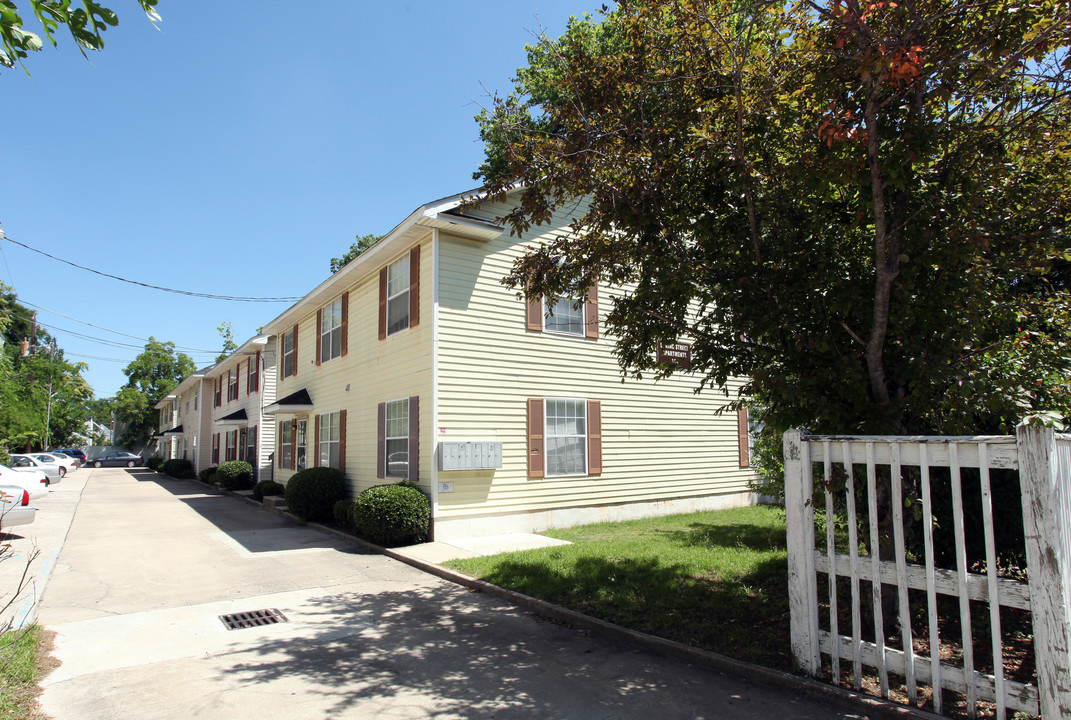 Spring Street Apartments in Charleston, SC - Building Photo