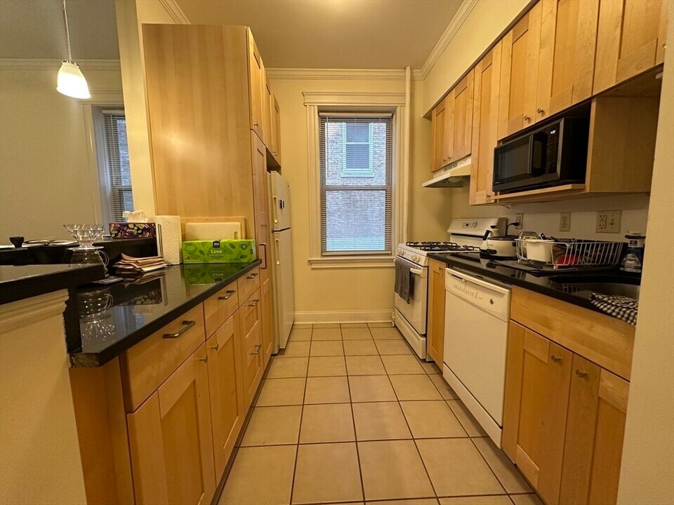 25 Queensberry St in Boston, MA - Building Photo