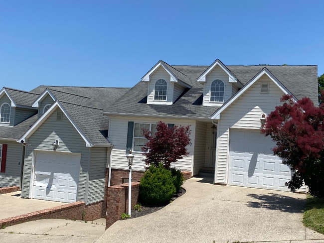 10 Piney Way in Barboursville, WV - Foto de edificio - Building Photo