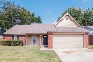 10674 Oak Leaf Dr in Olive Branch, MS - Building Photo