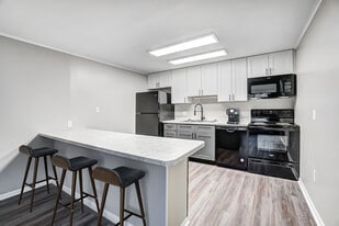 Poplar Ridge Apartments in Fort Wayne, IN - Building Photo