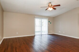 8060 Creedmoor Dr in Jacksonville, FL - Building Photo - Building Photo