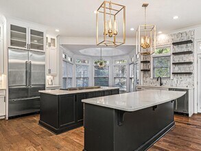 5516 Hardison Rd in Charlotte, NC - Foto de edificio - Building Photo