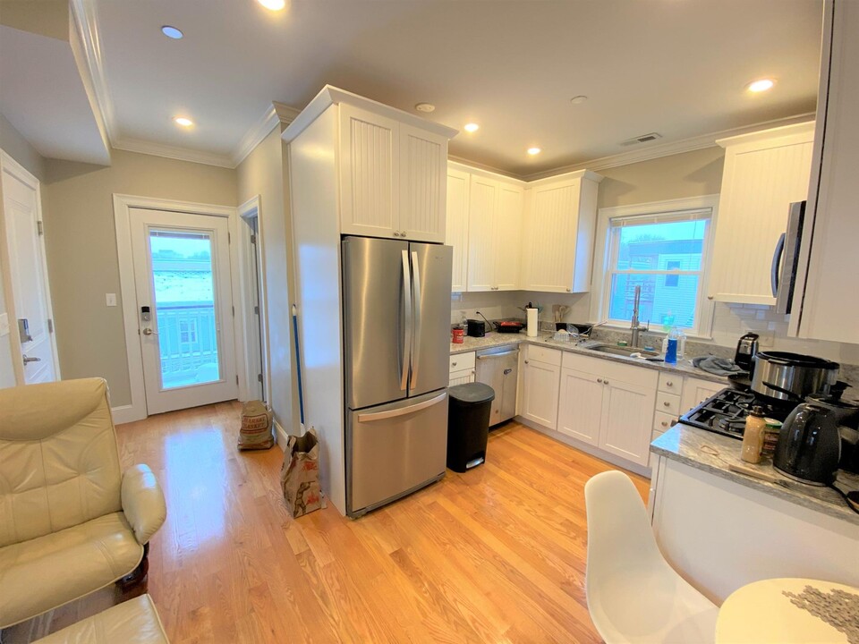 183 River St, Unit 3 in Cambridge, MA - Building Photo