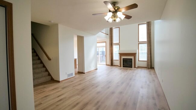 15250 Florist Cir, Unit 15250 in Apple Valley, MN - Building Photo - Building Photo