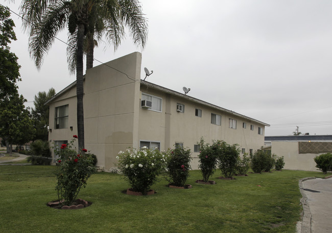 618 N Pauline St in Anaheim, CA - Foto de edificio - Building Photo