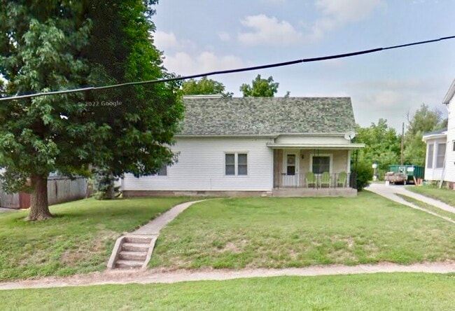 property at 415 W 9th St