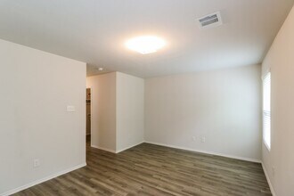 2744 Madison Ct in Conroe, TX - Building Photo - Building Photo