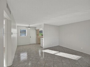 5112 Hollywood Blvd in Hollywood, FL - Building Photo - Building Photo