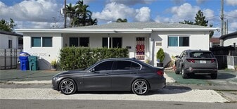 5911 SW 6th St in Miami, FL - Building Photo