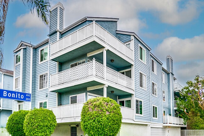 955 E 3rd St, Unit 955 East 3rd Street Unit in Long Beach, CA - Foto de edificio - Building Photo