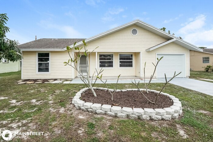 10720 Figtree Ct in Lehigh Acres, FL - Building Photo