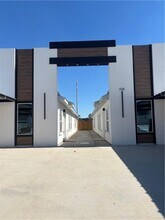 20 Emerald N Ave in Edinburg, TX - Foto de edificio - Building Photo