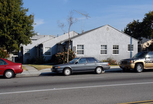 551-555 W Arbor Vitae St Apartments