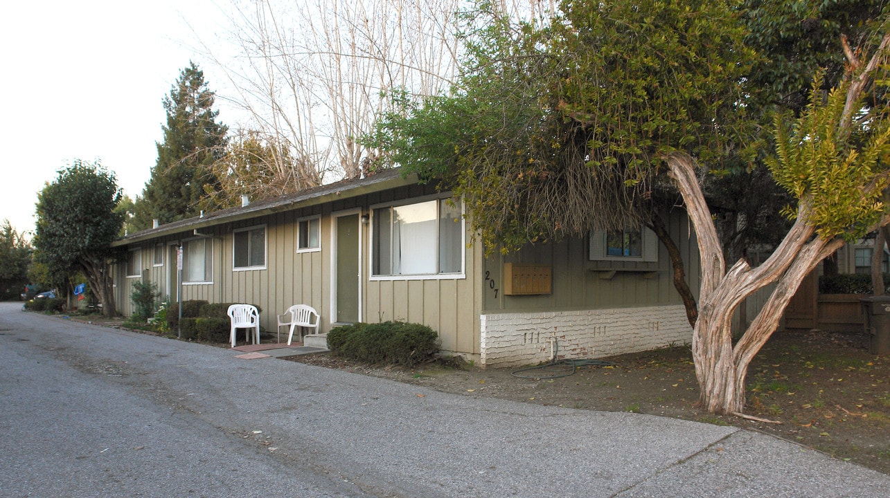207 Evandale Ave in Mountain View, CA - Building Photo