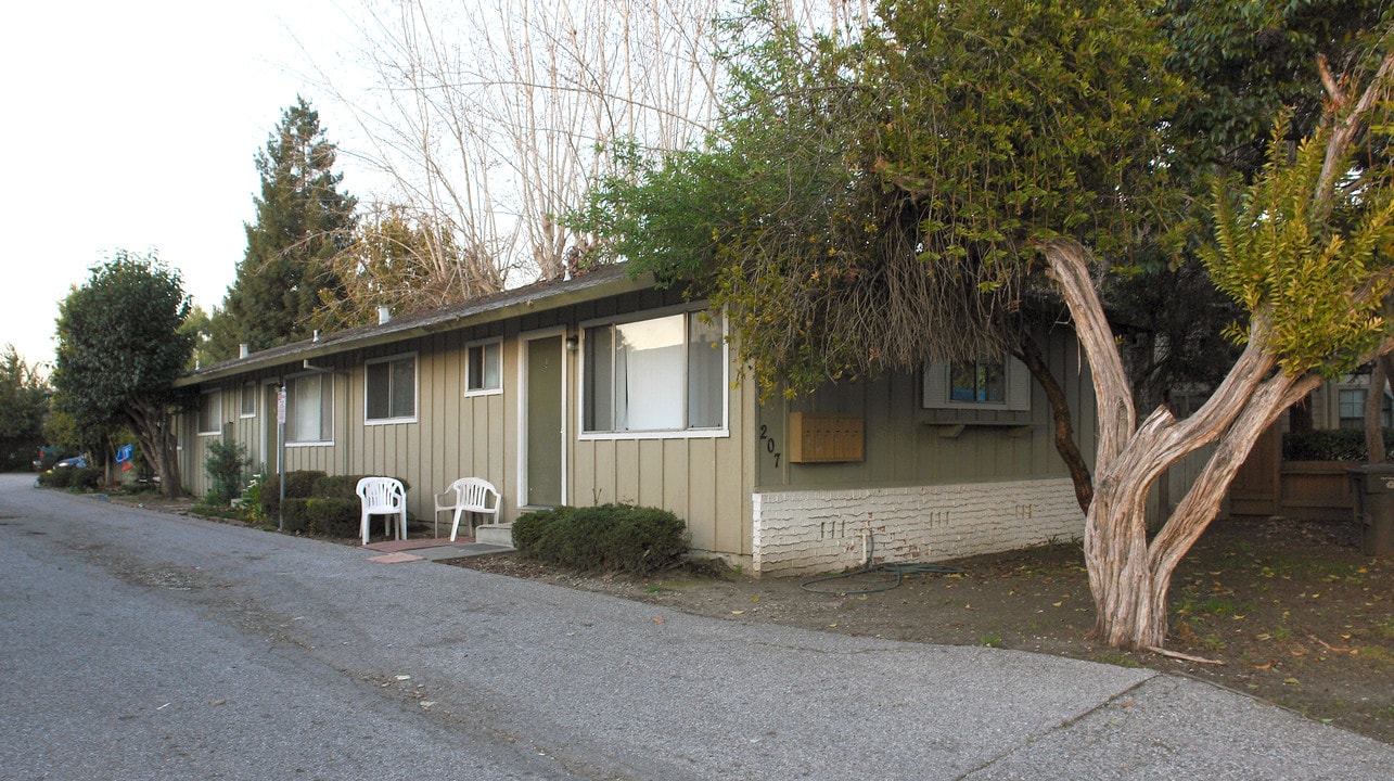 207 Evandale Ave in Mountain View, CA - Foto de edificio