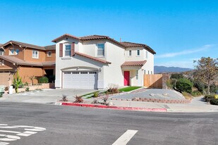 725 Vista Santo Thomas in San Diego, CA - Building Photo