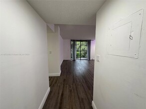 8625 NW 8th St in Miami, FL - Building Photo - Building Photo