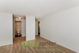 2210 NE 92nd St in Seattle, WA - Building Photo - Building Photo