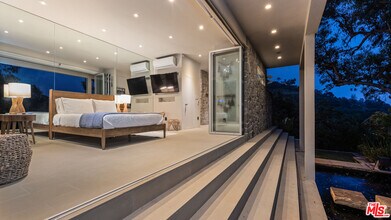 10556 Fontenelle Way in Los Angeles, CA - Building Photo - Building Photo
