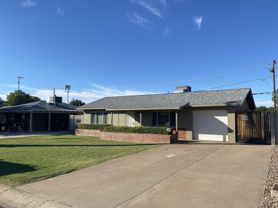 3542 E Flower St in Phoenix, AZ - Foto de edificio