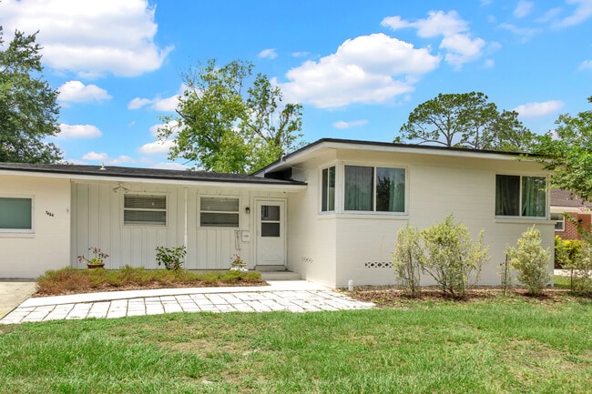 7464 Old Kings Rd S in Jacksonville, FL - Foto de edificio - Building Photo