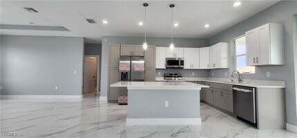 1050 Eisenhower Blvd in Lehigh Acres, FL - Building Photo - Building Photo