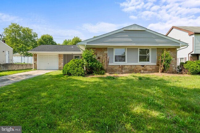 29 Hinsdale Ln in Willingboro, NJ - Building Photo - Building Photo