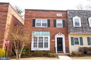 6747 Kenwood Forest Ln in Chevy Chase, MD - Building Photo - Building Photo