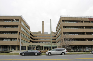 Pistilli River View East Apartments