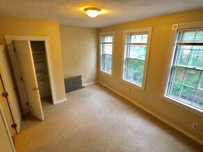 82 Phillips St, Unit 2 in Boston, MA - Foto de edificio - Building Photo