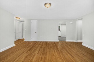 10 Glen Gary Rd in Needham, MA - Building Photo - Building Photo