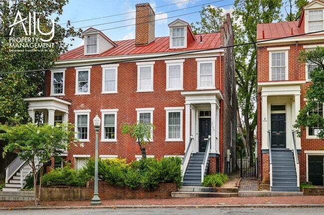 2206 E Broad St in Richmond, VA - Building Photo - Building Photo