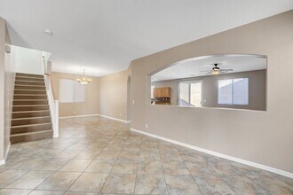 569 Newberry Springs Dr in Las Vegas, NV - Building Photo - Building Photo