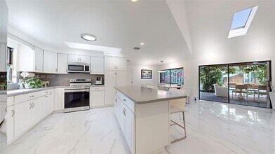 19490 SW 334th St in Homestead, FL - Foto de edificio - Building Photo