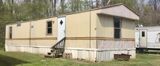 11 Coach Dr in Jackson, TN - Building Photo