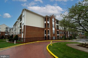 4850 Eisenhower Ave in Alexandria, VA - Building Photo