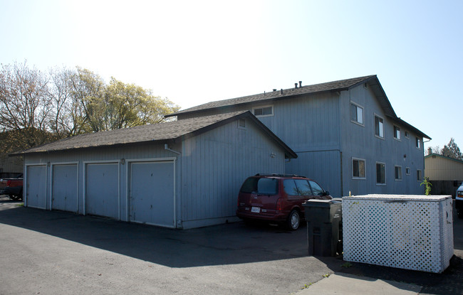 751 Boyd St in Santa Rosa, CA - Building Photo - Building Photo