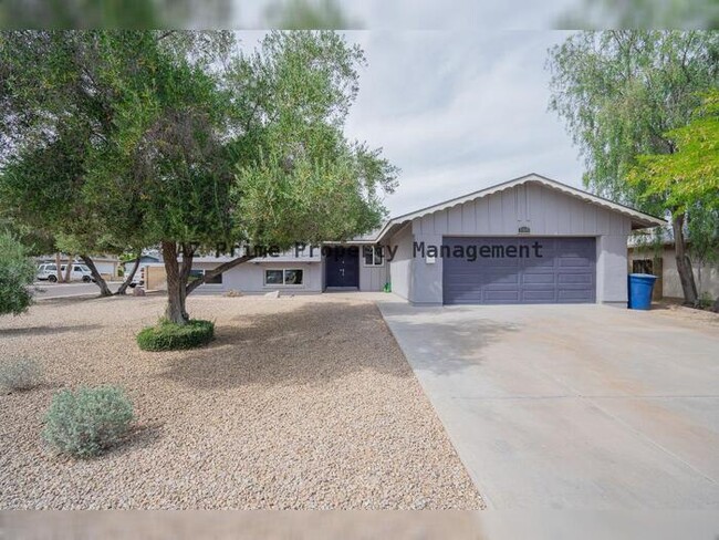 1104 E Bell De Mar Dr in Tempe, AZ - Building Photo - Building Photo