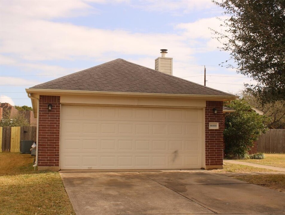 19302 Little Pine Ln in Katy, TX - Building Photo