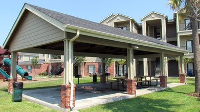 Baypointe Apartments in Webster, TX - Building Photo - Building Photo