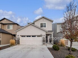 4072 E Blueberry St in Meridian, ID - Building Photo