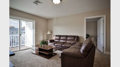 Longview Place Apartments in Hampton, NH - Foto de edificio - Building Photo