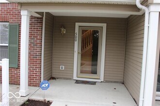 13370 White Granite Dr in Fishers, IN - Foto de edificio - Building Photo