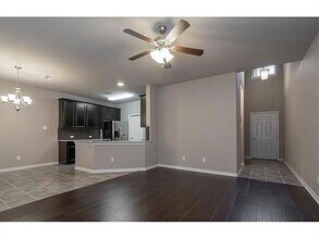 6644 Rutherford Rd in Plano, TX - Foto de edificio - Building Photo