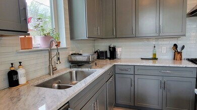 906 Mill St in Austin, TX - Building Photo - Building Photo