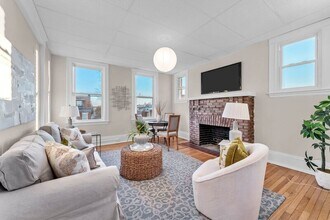 300 E 30th St in Baltimore, MD - Foto de edificio - Building Photo