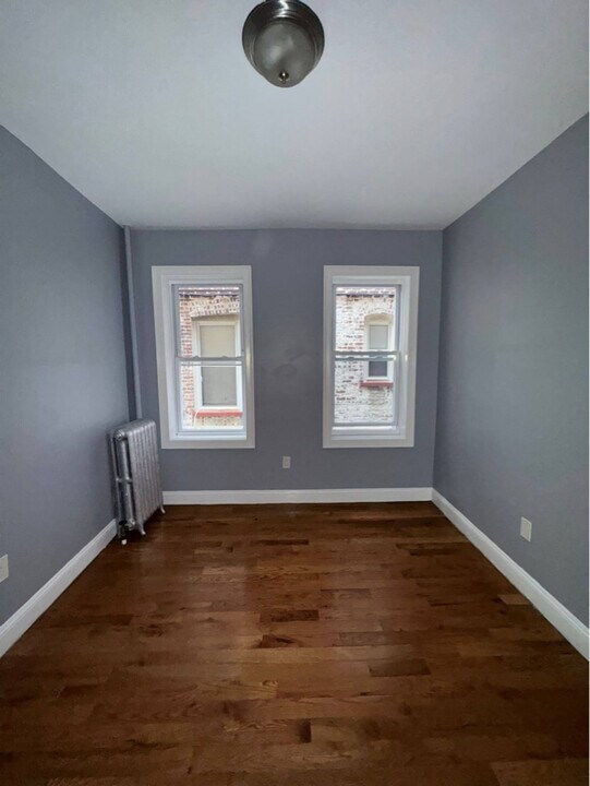 731 Avenue A in Bayonne, NJ - Building Photo