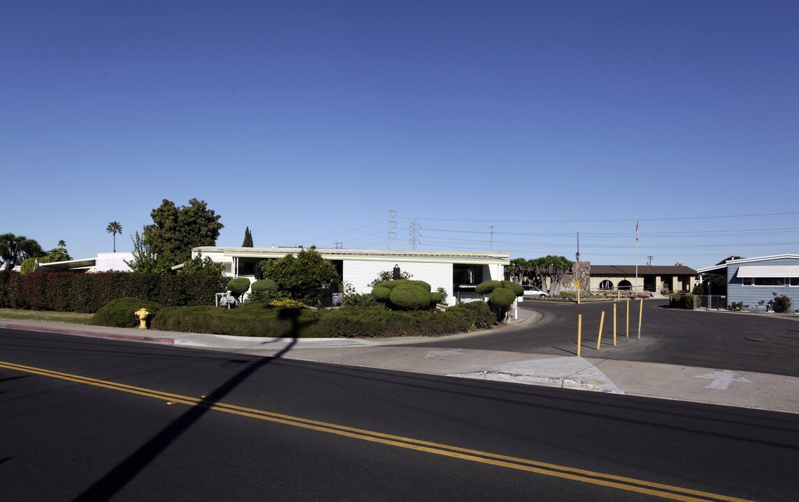 Lynwood South Mobile Estate in Chula Vista, CA - Building Photo